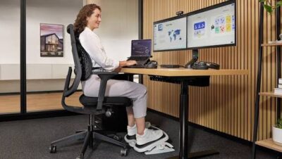 Periféricos ergonómicos para prevenir lesiones laborales en oficinas